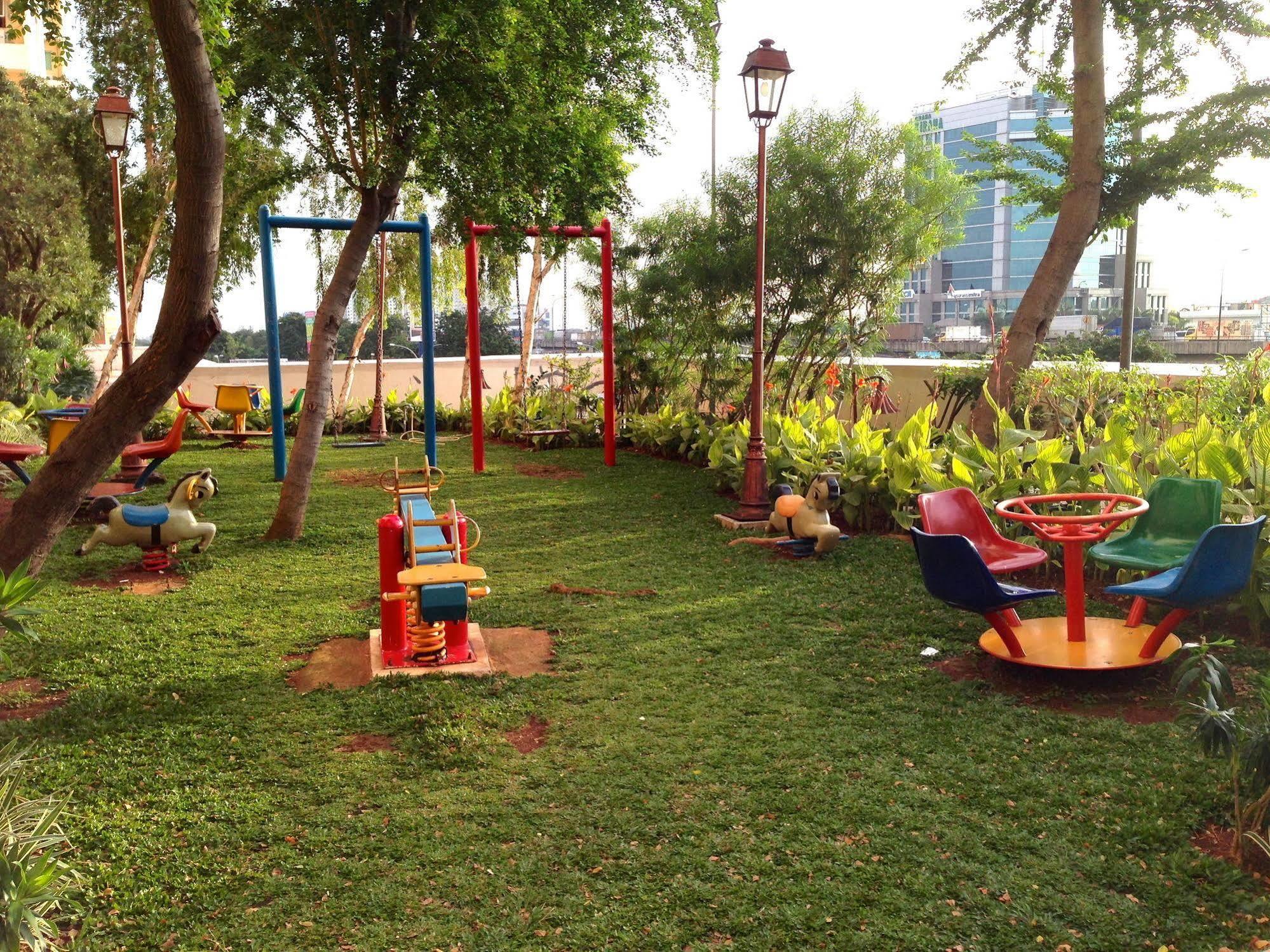 ג'קרטה Ravarine Suite Apartment מראה חיצוני תמונה